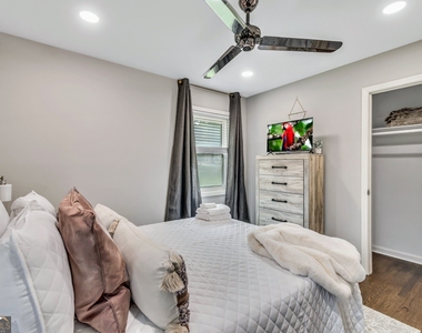 597 S Gordon Road Sw - Photo Thumbnail 18