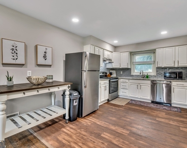 597 S Gordon Road Sw - Photo Thumbnail 5