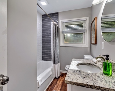 597 S Gordon Road Sw - Photo Thumbnail 11