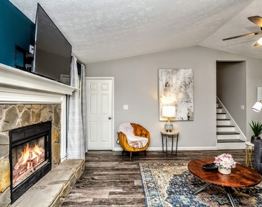 285 Arbor Way - Photo Thumbnail 1