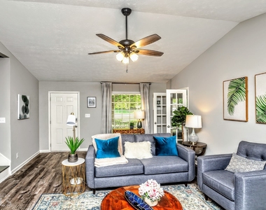 285 Arbor Way - Photo Thumbnail 5
