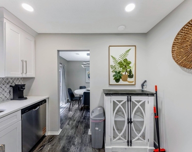 3715 Clearwater Drive - Photo Thumbnail 15