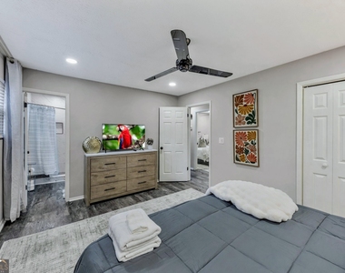 3715 Clearwater Drive - Photo Thumbnail 8