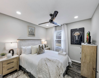 3715 Clearwater Drive - Photo Thumbnail 5