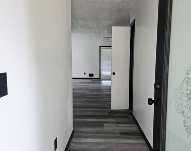 1800 Keenland Place - Photo Thumbnail 3