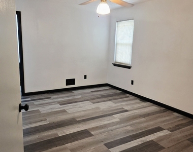 1800 Keenland Place - Photo Thumbnail 12