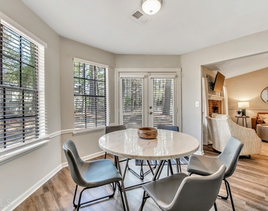 997 Brandon Hill Way - Photo Thumbnail 8