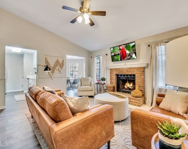 997 Brandon Hill Way - Photo Thumbnail 6