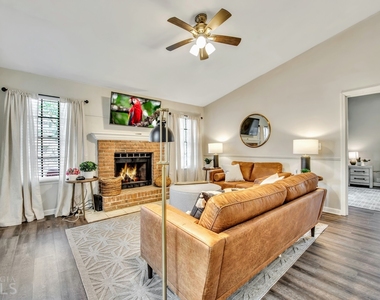 997 Brandon Hill Way - Photo Thumbnail 5