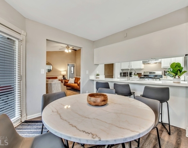 997 Brandon Hill Way - Photo Thumbnail 9