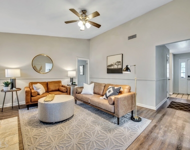 997 Brandon Hill Way - Photo Thumbnail 4