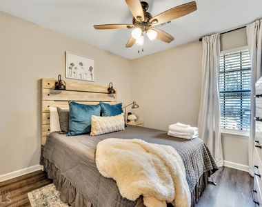 997 Brandon Hill Way - Photo Thumbnail 22