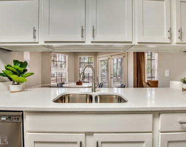 997 Brandon Hill Way - Photo Thumbnail 15