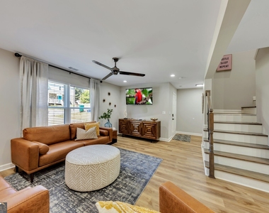 1018 Falling Valley Court Se - Photo Thumbnail 2