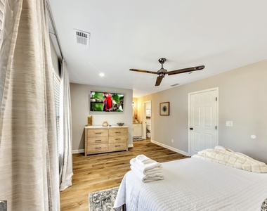 1018 Falling Valley Court Se - Photo Thumbnail 18