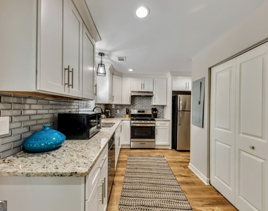 1018 Falling Valley Court Se - Photo Thumbnail 4
