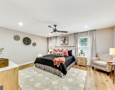 1018 Falling Valley Court Se - Photo Thumbnail 10