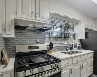 50 Oak Street - Photo Thumbnail 3
