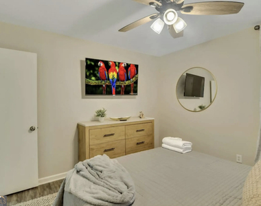 50 Oak Street - Photo Thumbnail 15