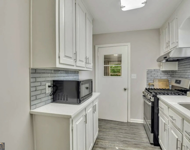 50 Oak Street - Photo Thumbnail 4