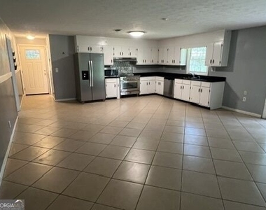 510 S May Street - Photo Thumbnail 2
