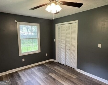 510 S May Street - Photo Thumbnail 5