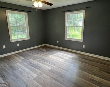 510 S May Street - Photo Thumbnail 9