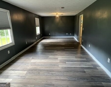 510 S May Street - Photo Thumbnail 3