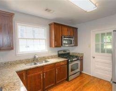 923 S Candler Street - Photo Thumbnail 3