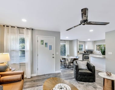 811 Old Powder Springs Road Sw - Photo Thumbnail 4