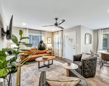 811 Old Powder Springs Road Sw - Photo Thumbnail 2