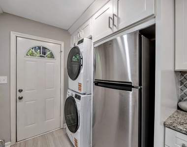 1131 Stoneybrook Road - Photo Thumbnail 12