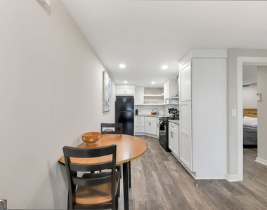 243 Georgia Avenue N - Photo Thumbnail 4