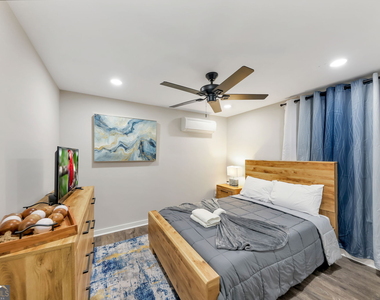 243 Georgia Avenue N - Photo Thumbnail 9