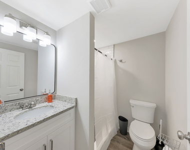 243 Georgia Avenue N - Photo Thumbnail 13