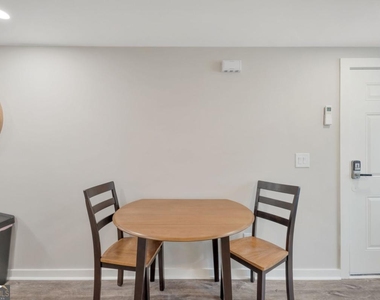 243 Georgia Avenue N - Photo Thumbnail 2