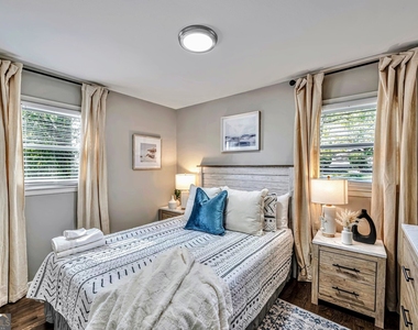 2858 Rosehill Street - Photo Thumbnail 3