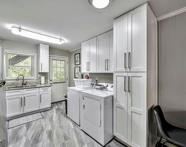 2858 Rosehill Street - Photo Thumbnail 9