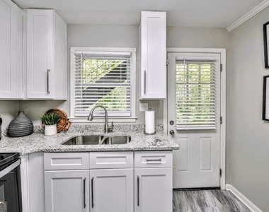 2858 Rosehill Street - Photo Thumbnail 13