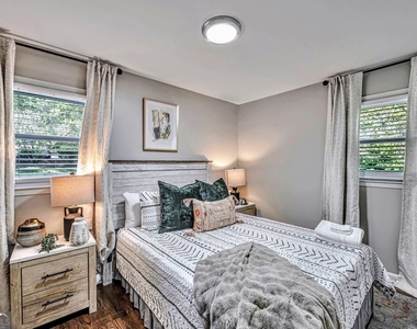 2858 Rosehill Street - Photo Thumbnail 6