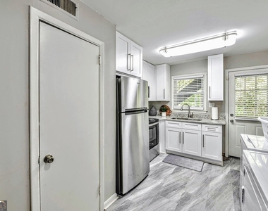 2858 Rosehill Street - Photo Thumbnail 10