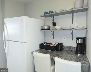 215 Piedmont Avenue Ne - Photo Thumbnail 9