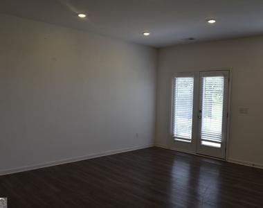 190 Mission Boulevard - Photo Thumbnail 3