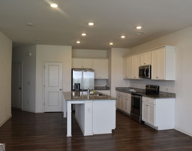 190 Mission Boulevard - Photo Thumbnail 5