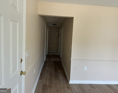102 West Inman - Photo Thumbnail 5