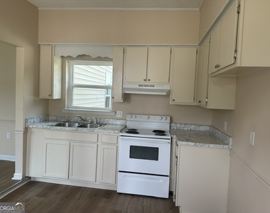 102 West Inman - Photo Thumbnail 1