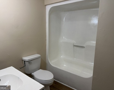 102 West Inman - Photo Thumbnail 10