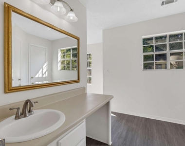 6308 E Windsor Lane - Photo Thumbnail 23