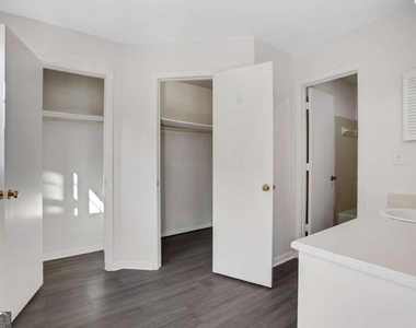 6308 E Windsor Lane - Photo Thumbnail 21