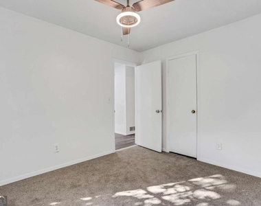 6308 E Windsor Lane - Photo Thumbnail 14